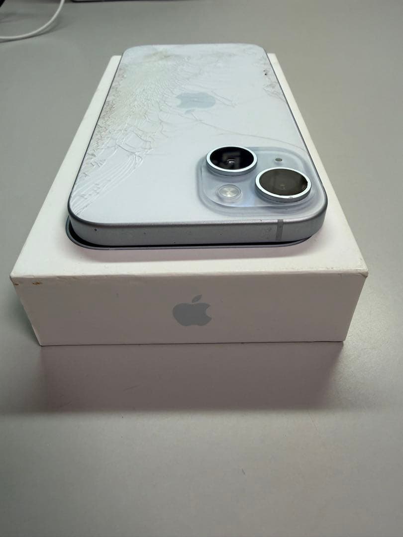 Apple iPhone 15 128GB 【背面割れ】