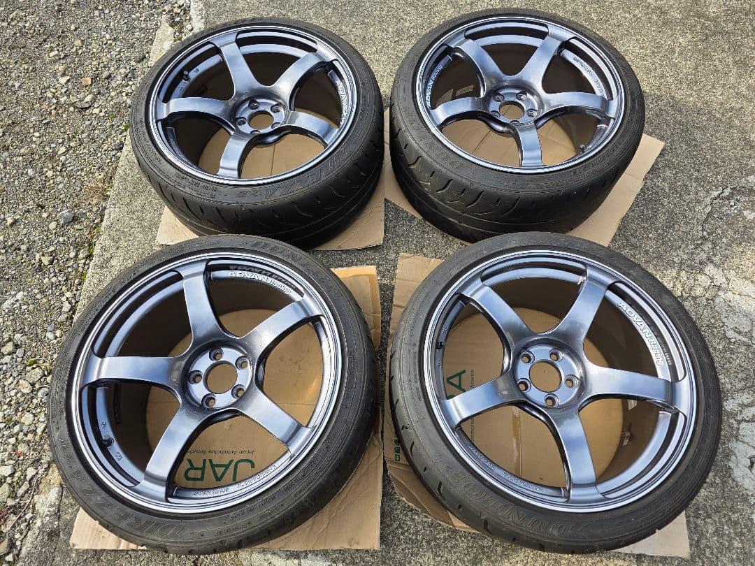 ADVAN TC-4 18インチ 9.5J +45 PCD100 5H