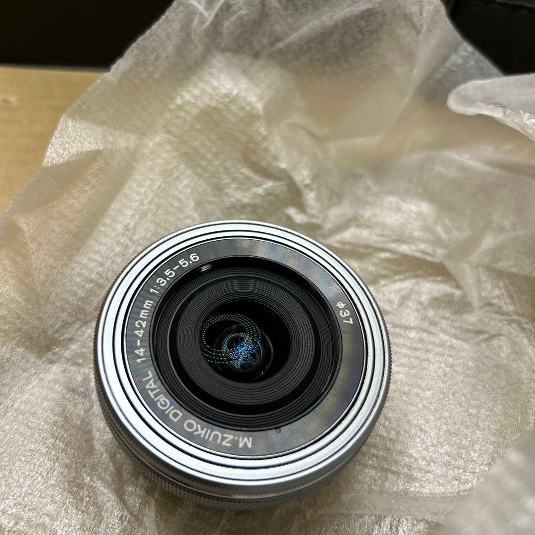 デジタルカメラ OLYMPUS PEN E-P7 14-42mm EZ