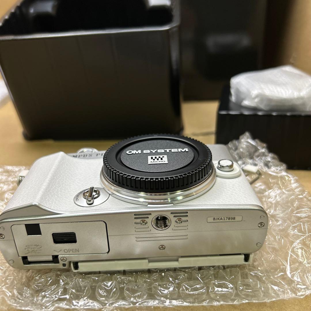 デジタルカメラ OLYMPUS PEN E-P7 14-42mm EZ