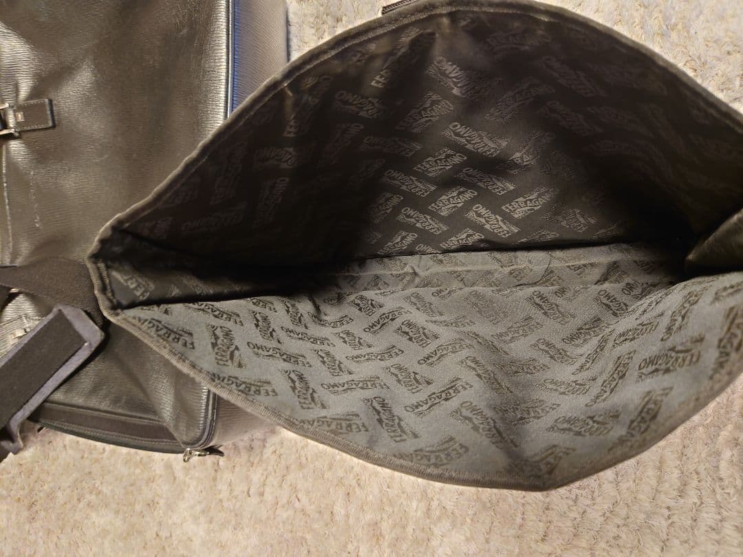 フェラガモ トートバッグ 2way ロゴ レザー 黒 大容量