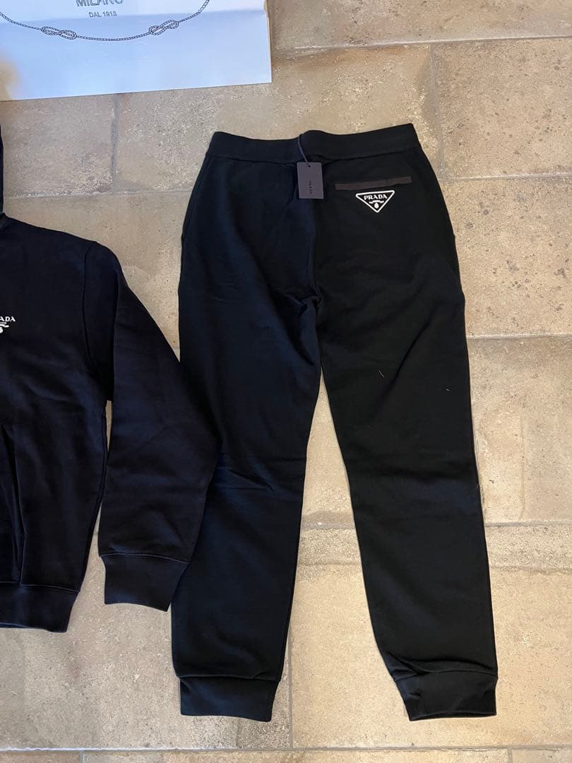 春PRADA プラダ　セットアップ　ジップフーディパーカー&パンツ ブラック　黒