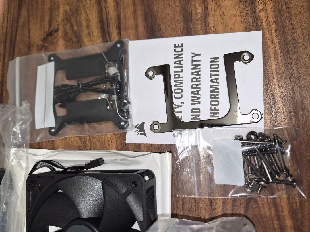 Corsair Nautilus 240 RS LCD 簡易水冷CPUクーラー