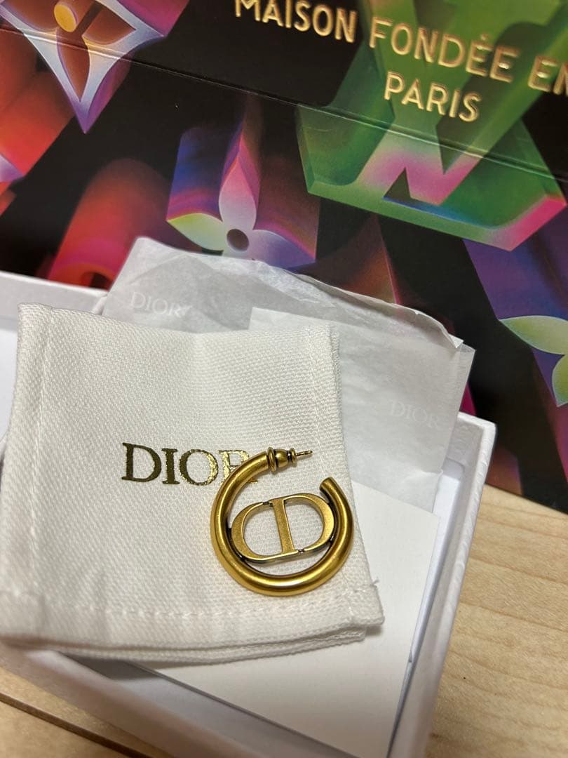 Dior ゴールドフープピアス