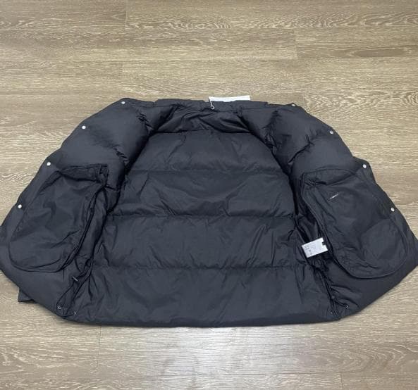 COMOLI 23AW ダウンジャケット ミニマルデザイン 高密度軽量