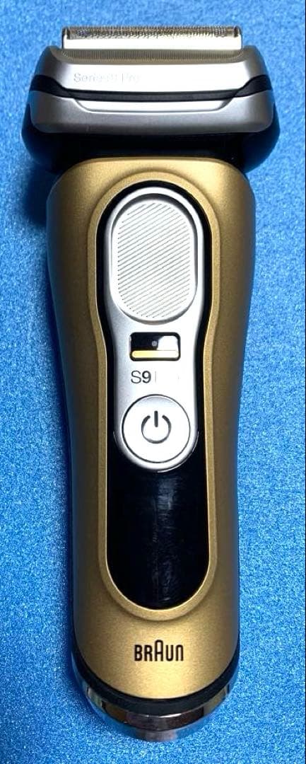 美品　ブラウンシェーバー　9　pro　ゴールド　革ケース・充電台・コード・取説付