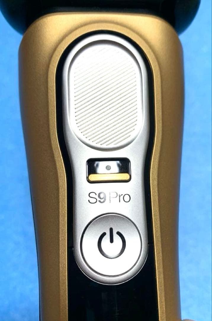 美品　ブラウンシェーバー　9　pro　ゴールド　革ケース・充電台・コード・取説付