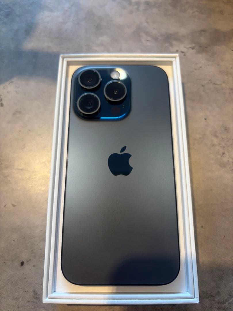 Mayumi ❄️ 　iPhone15pro128GB ブラックチタニウム