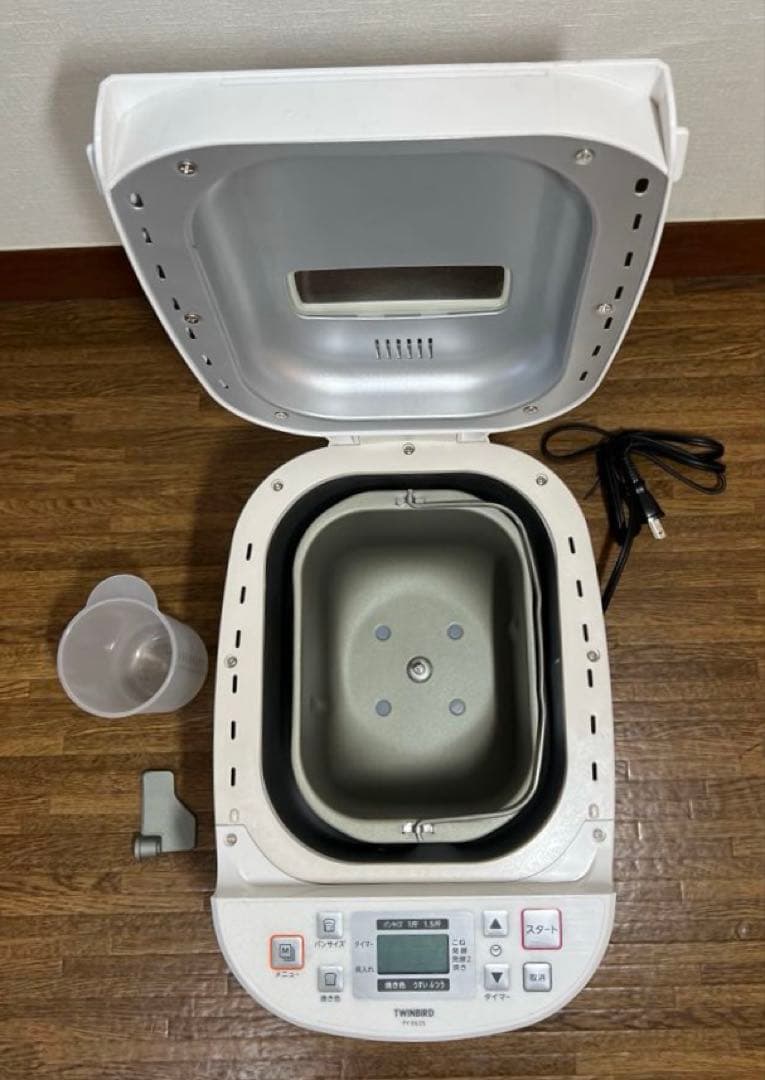 【美品】ツインバード ホームベーカリー 1斤 1.5斤 PY-E635W