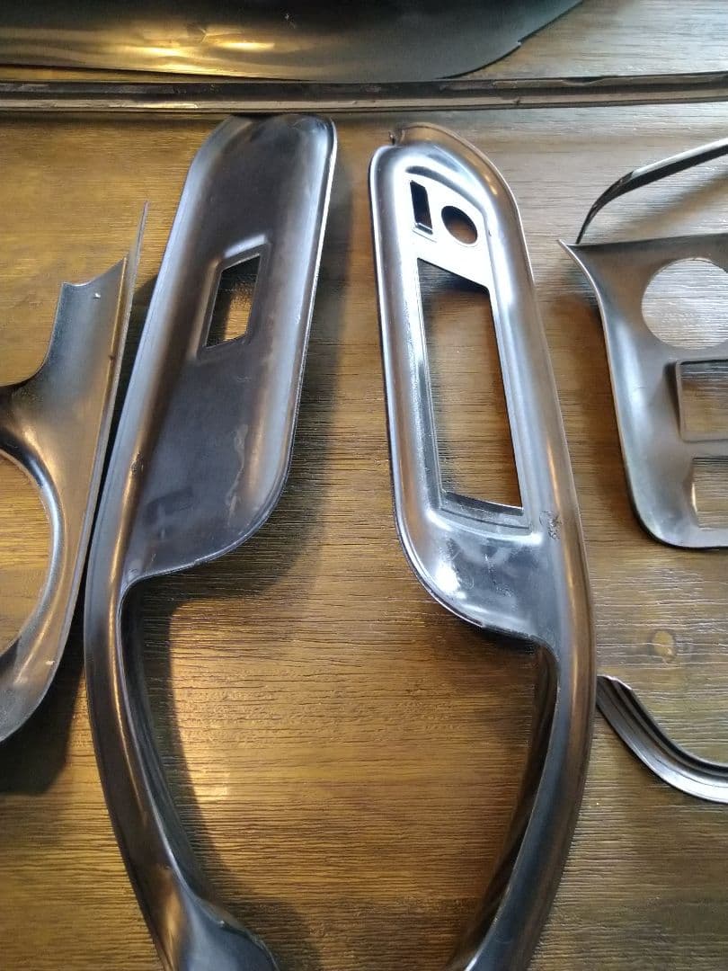 ヴォクシー８０　シルクブレイズ　インテリアパネル　黒木目