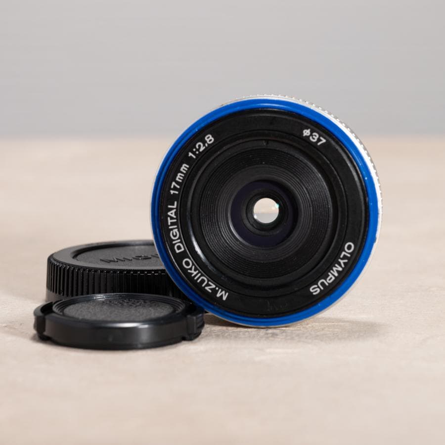 OLYMPUS M.ZUIKO DIGITAL 17mm F2.8 シルバー
