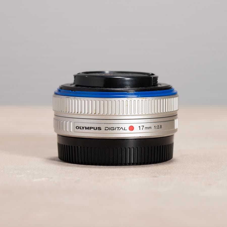 OLYMPUS M.ZUIKO DIGITAL 17mm F2.8 シルバー