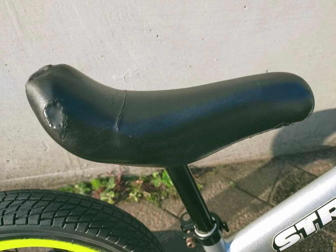 ストライダープロ　シルバー　カスタム　ランバイク　ゴムタイヤ付