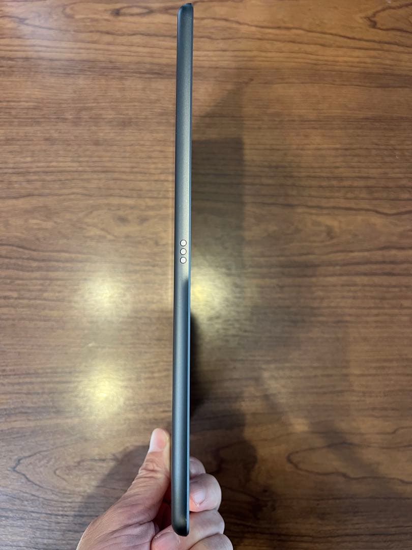 iPad第7世代 32GB Wi-Fiモデル スペースグレイ ※esrカバー付き