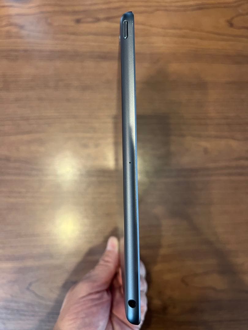 iPad第7世代 32GB Wi-Fiモデル スペースグレイ ※esrカバー付き