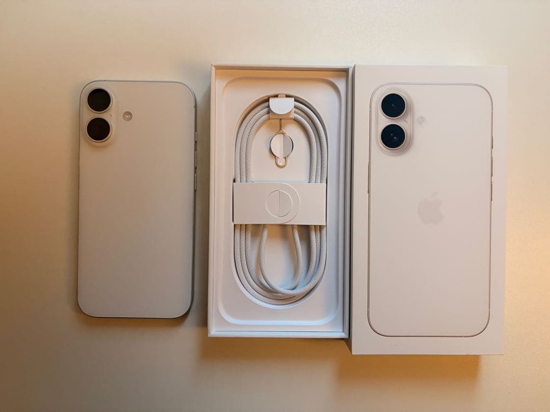 iPhone16 128GB SIMフリー 白（Apple Store購入品）