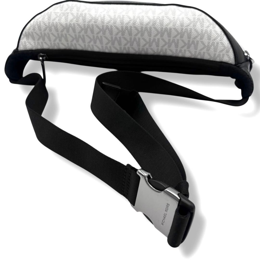 極美品 マイケルコース　クーパー ボディバッグ MK シグネチャー　ホワイト