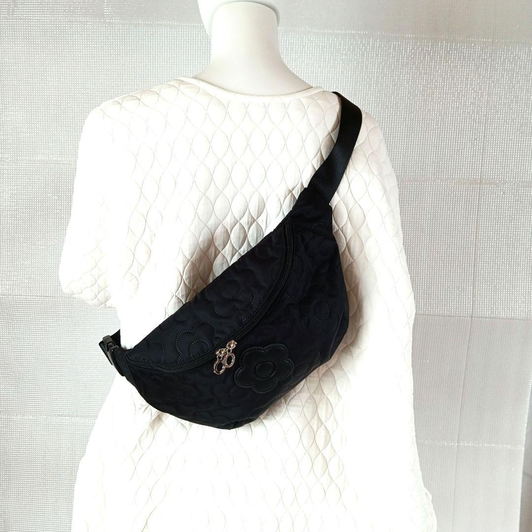 美品◆MARY QUANT ボディバッグ キルティング 花 デイジー ブラック