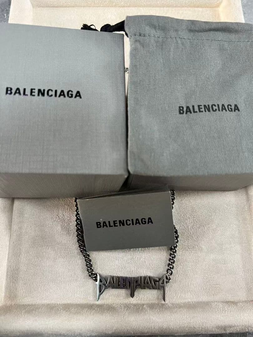 バレンシアガ BALENCIAGA 新品未使用 ロゴネックレス シルバー