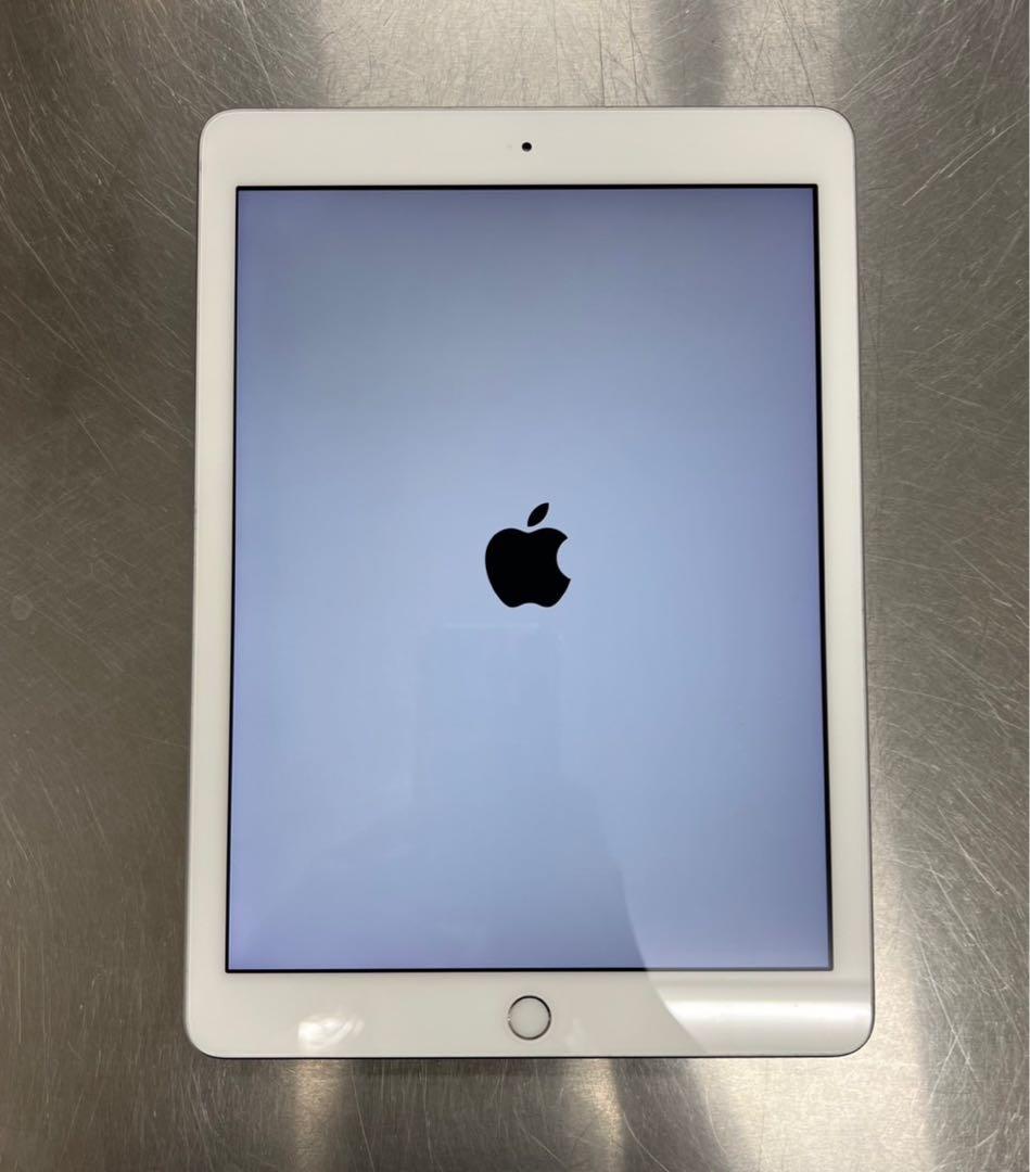 iPad 第5世代シルバー　32GB wifi ①