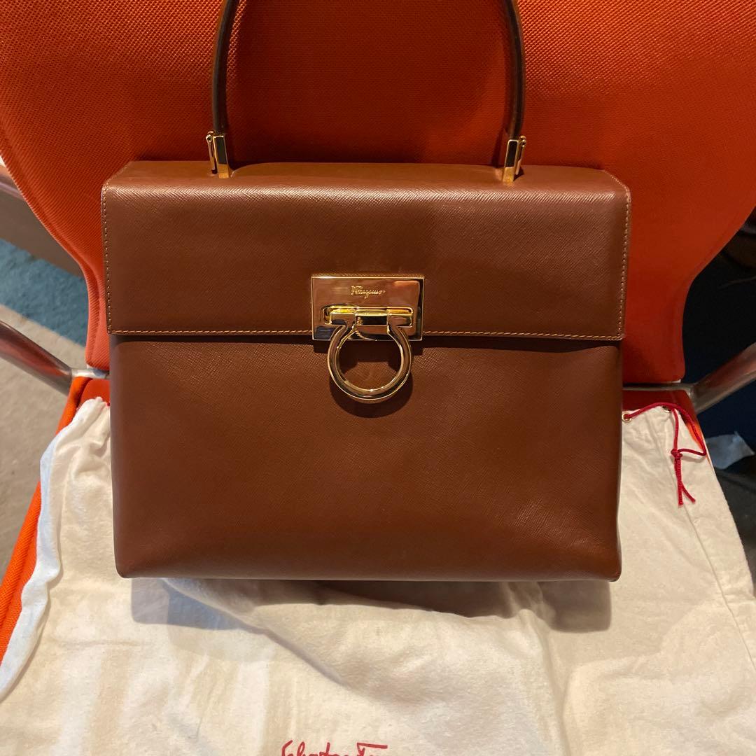 ferragamoハンドバック