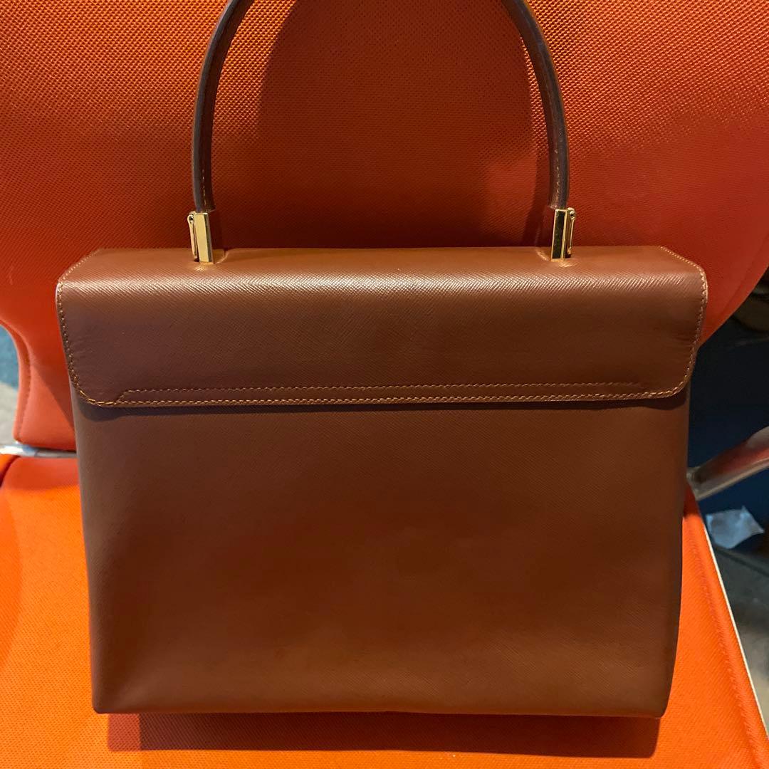 ferragamoハンドバック