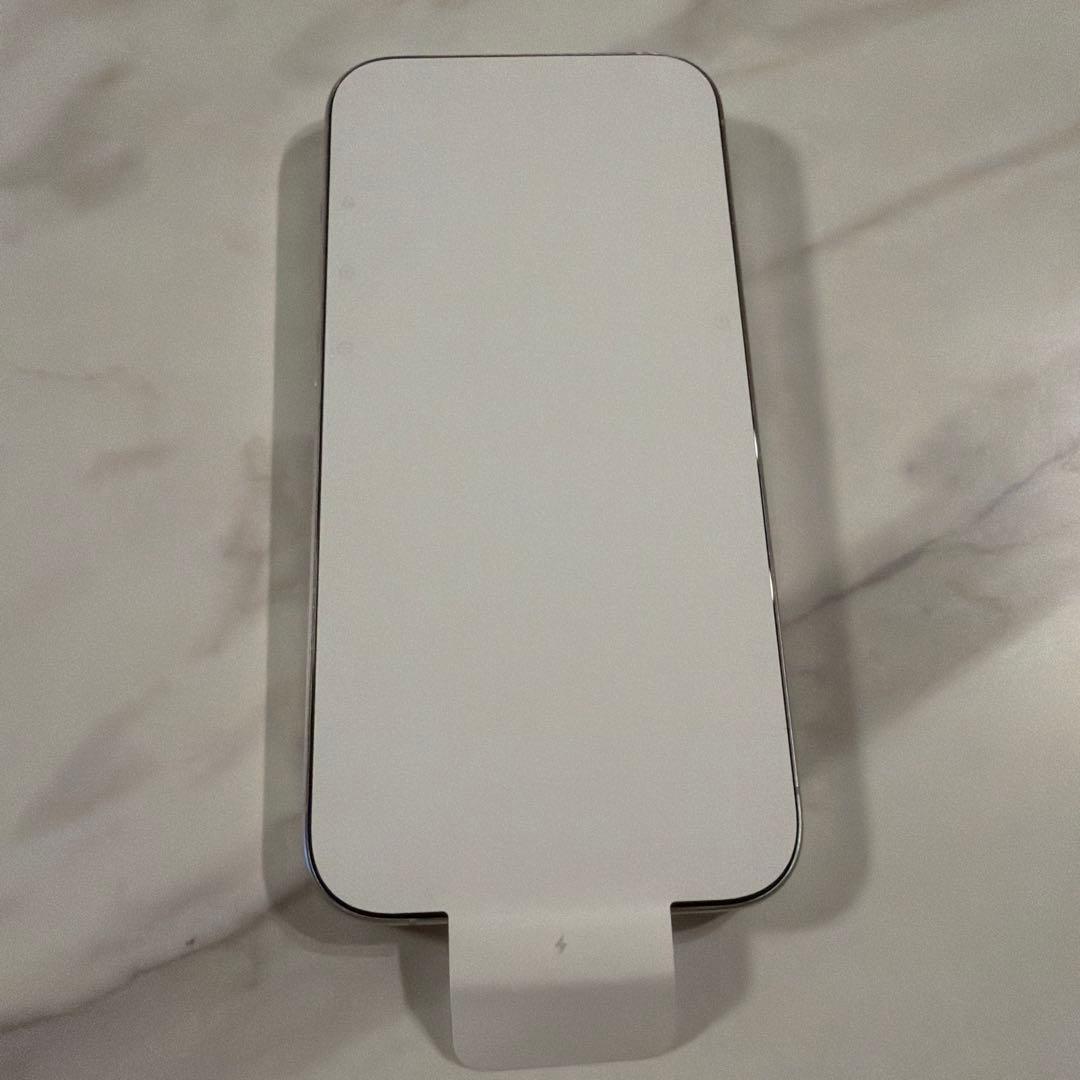 Apple iPhone 15 Pro ナチュラル本体　バッテリー100%！