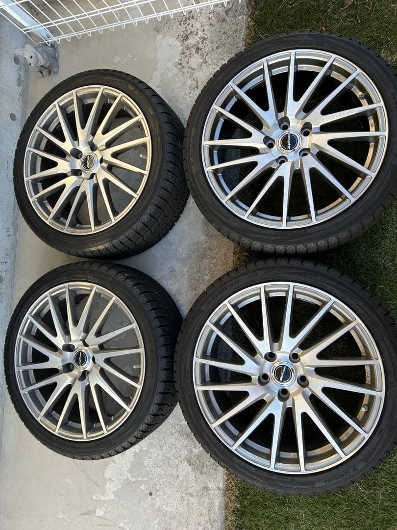 ヨコハマスタッドレスタイヤホイール235/40/19 バリ山 レクサスES使用