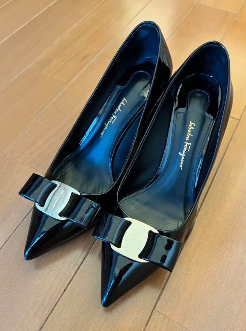 フェラガモ ヒール レディース 黒