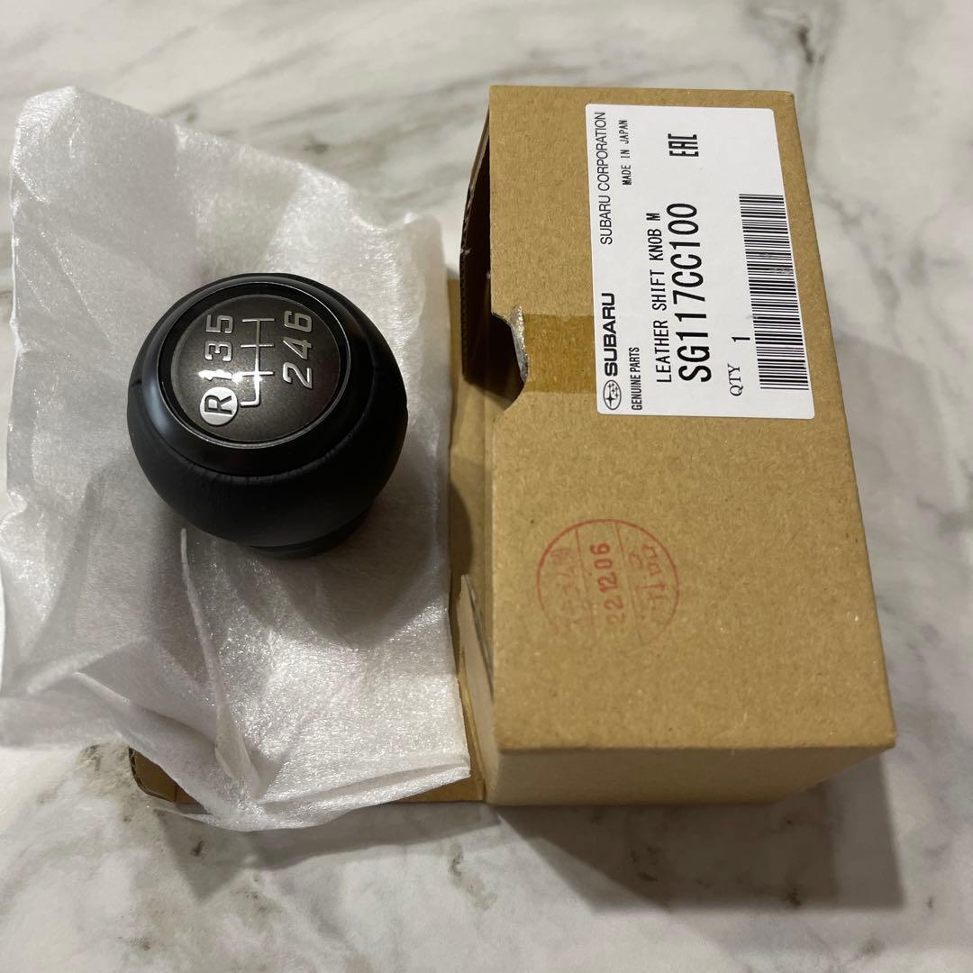 スバル　BRZのレザーシフトノブ　純正部品　トヨタ86もちろん