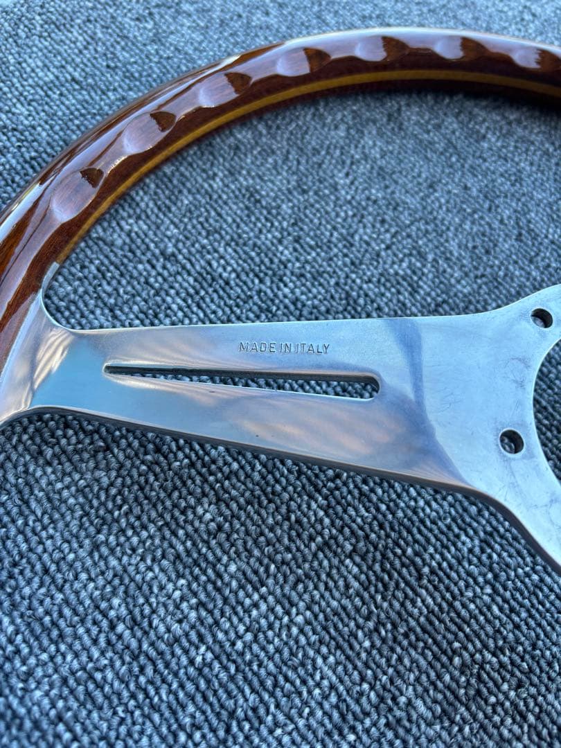 ナルディ　クラシック　3本スポーク　ウッドステアリング