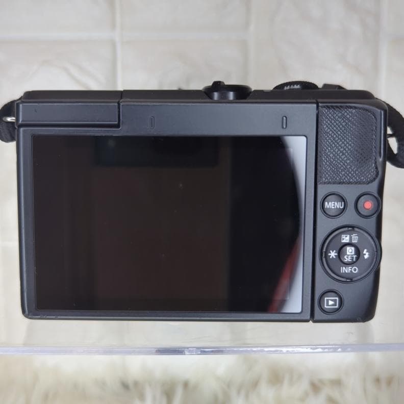 CANON EOS M200 EF-15-45 IS STM レンズキット