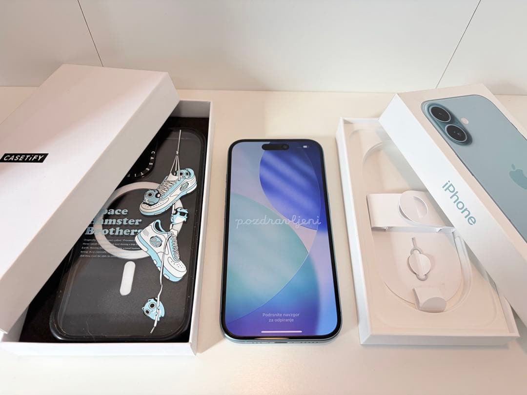 【ケース&フィルム付】iPhone16 SIMフリー 256G ティール