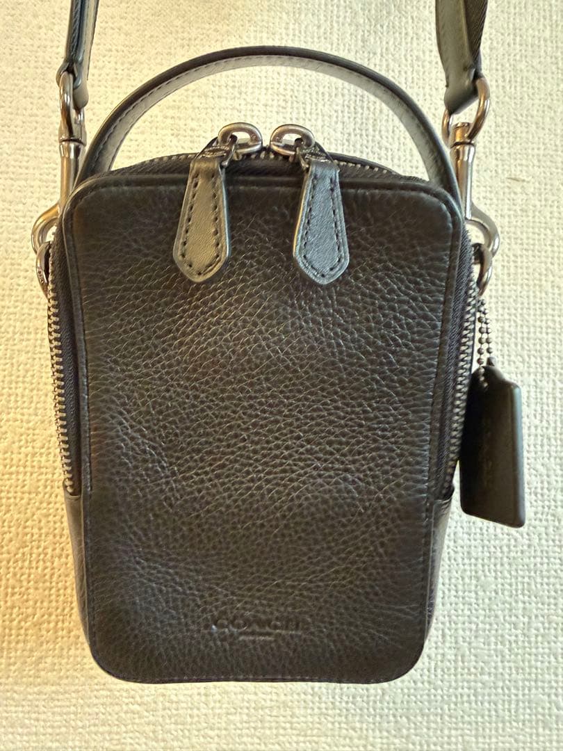 ブラックレザーショルダーバッグ