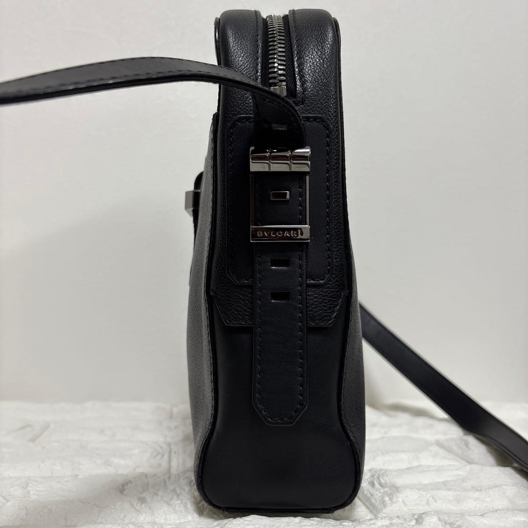 ▪️BVLGARI レザー　ショルダーバッグ　ブルガリバックル　BVCKLE 黒