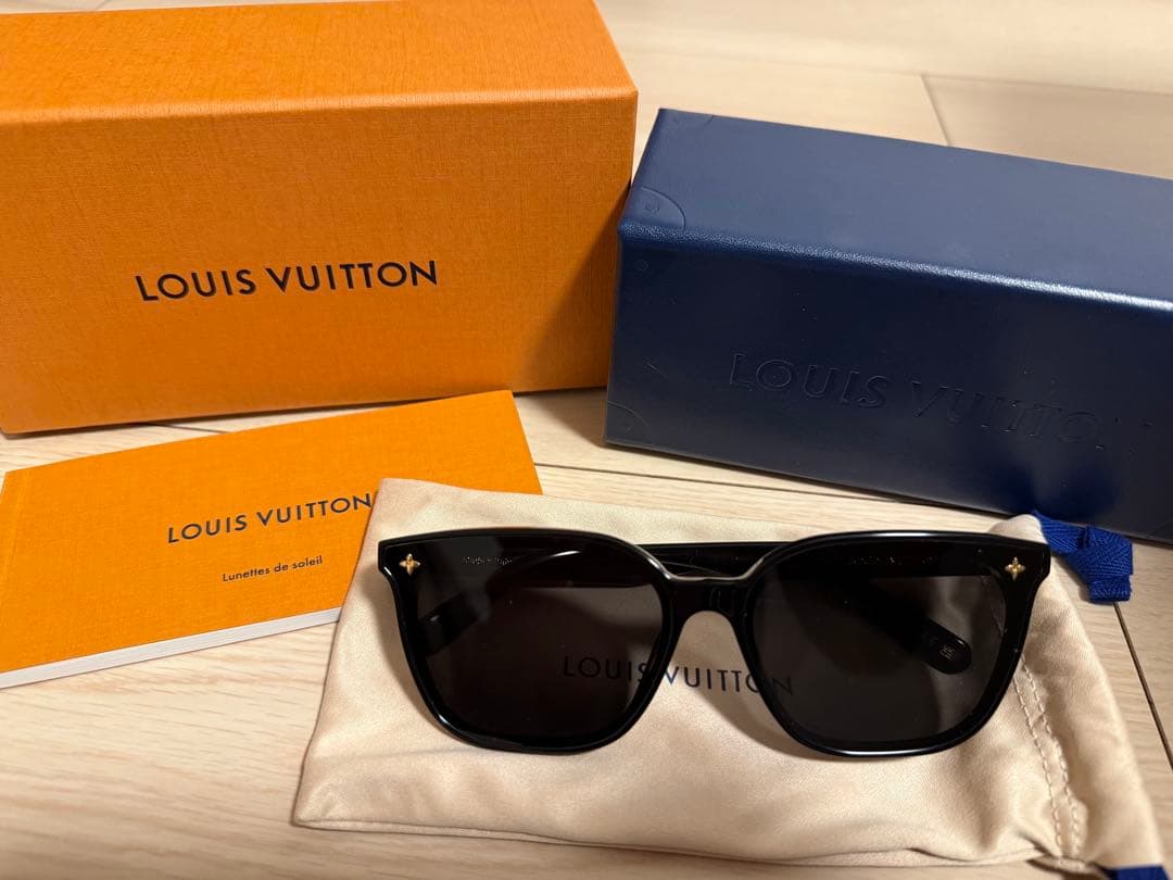 LOUIS VUITTON ブラックサングラス