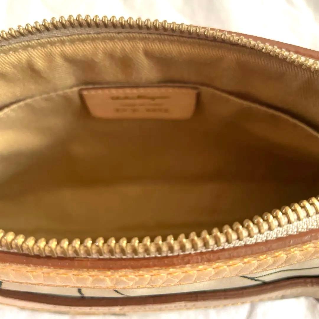 人気デザインSalvatore Ferragamo レオパード ショルダーバッグ