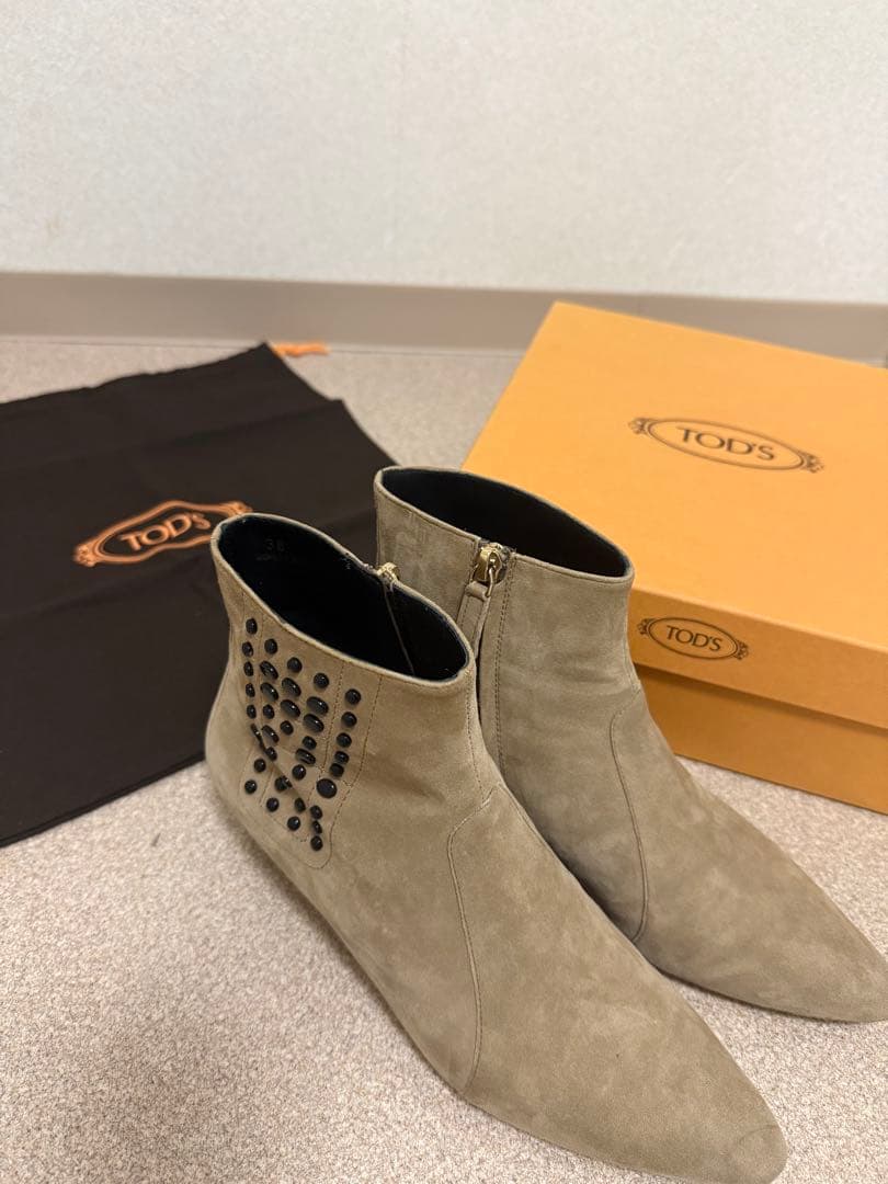 TOD'S スエードブーティ スタッズブーツ ポインテッドトゥシューズ 38