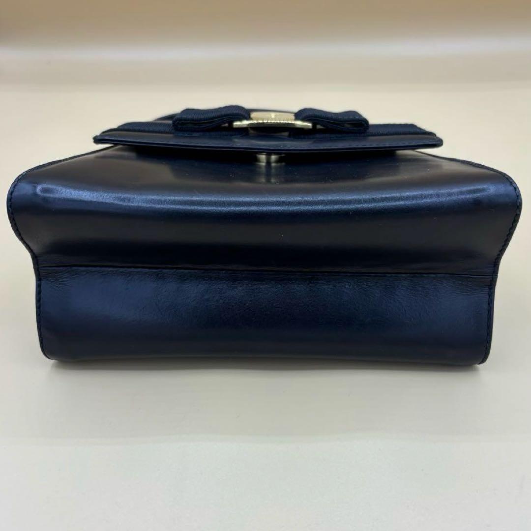 Salvatore Ferragamo ヴァラ リボン レザー ハンドバッグ