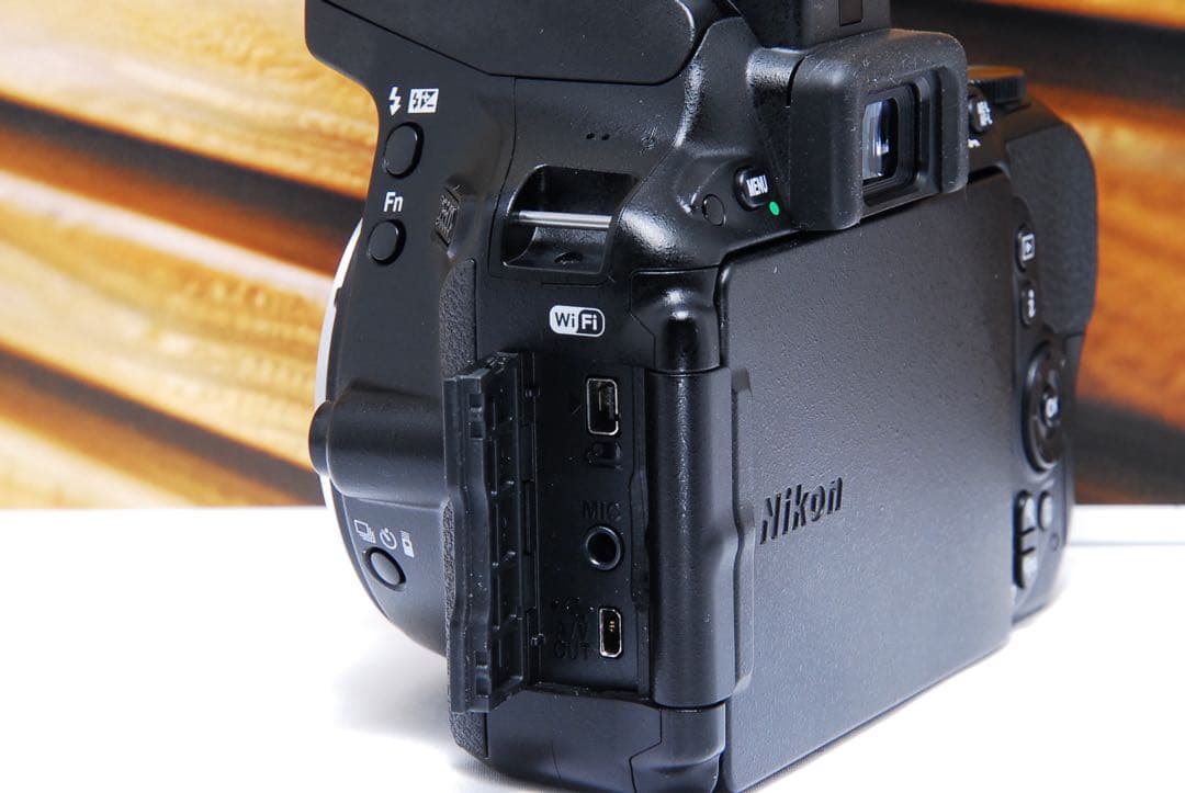 Nikon デジタル一眼レフカメラ D5500 ダブルズームキット Wi-Fi
