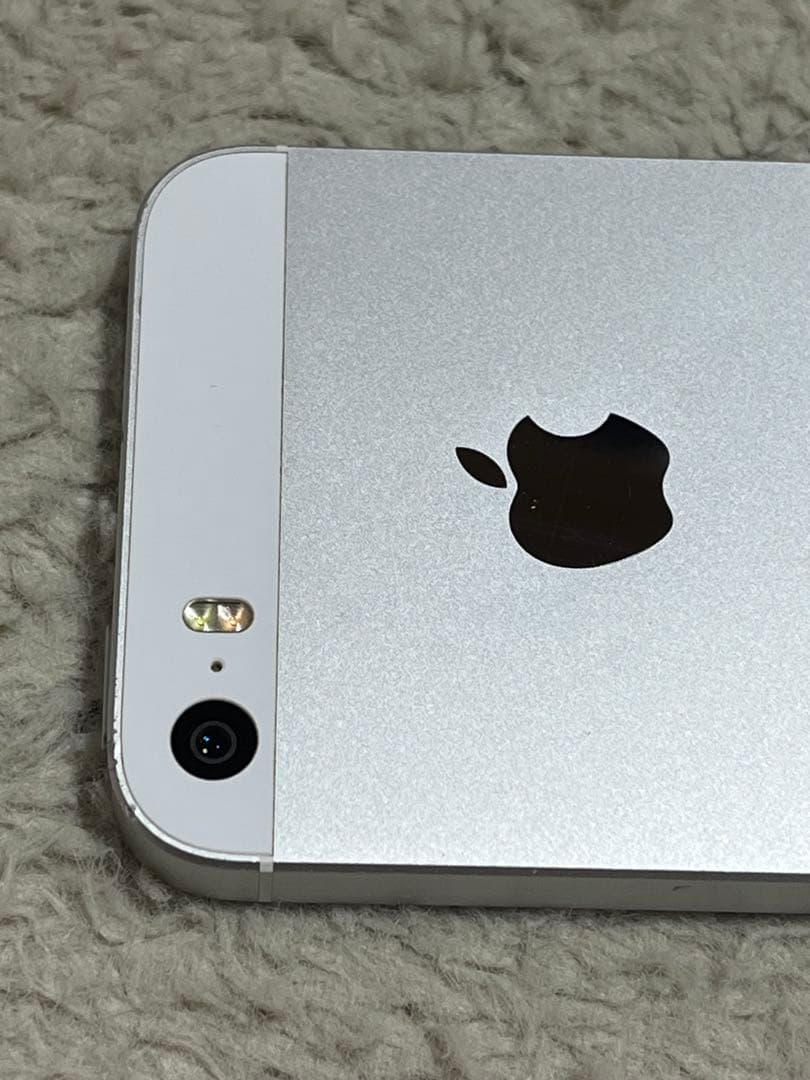 iPhone SE シルバー 最大バッテリー容量83% 125GB