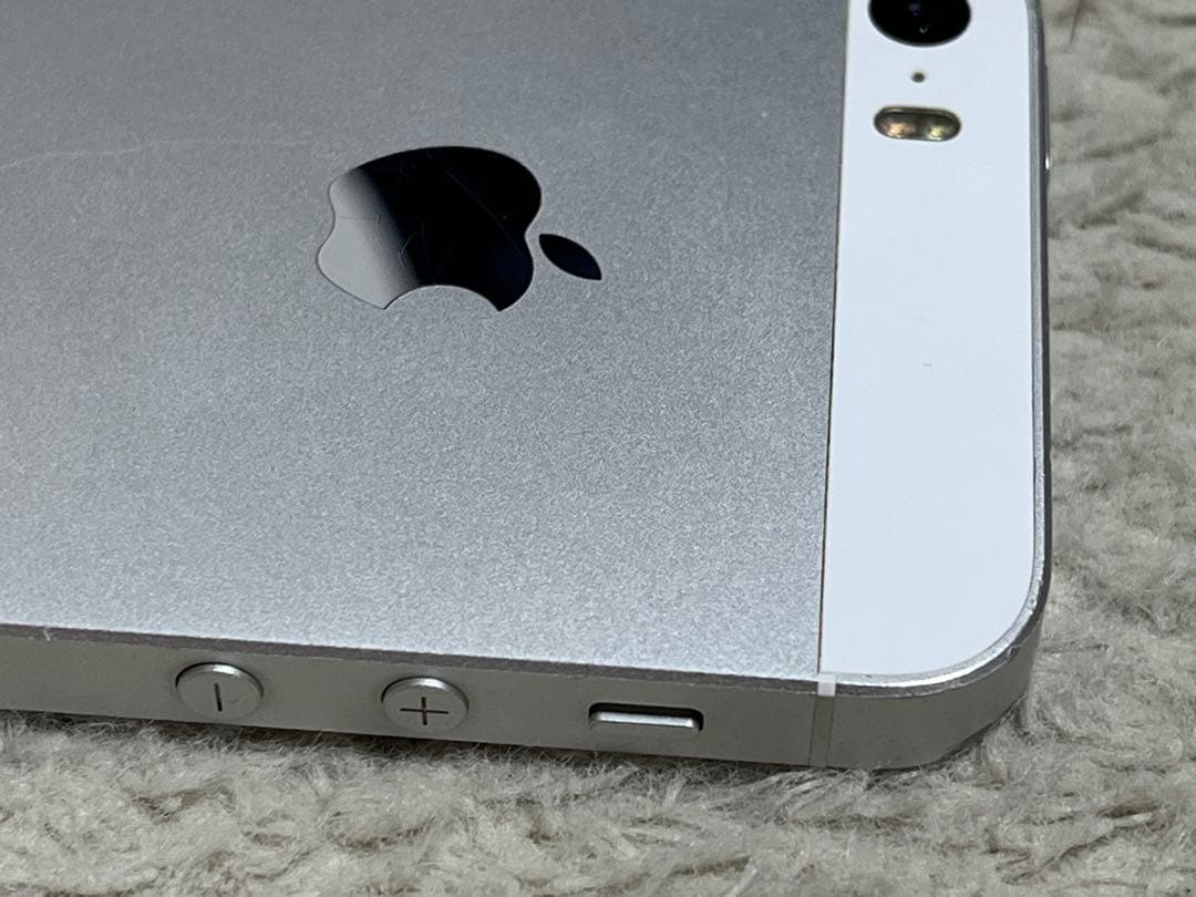 iPhone SE シルバー 最大バッテリー容量83% 125GB