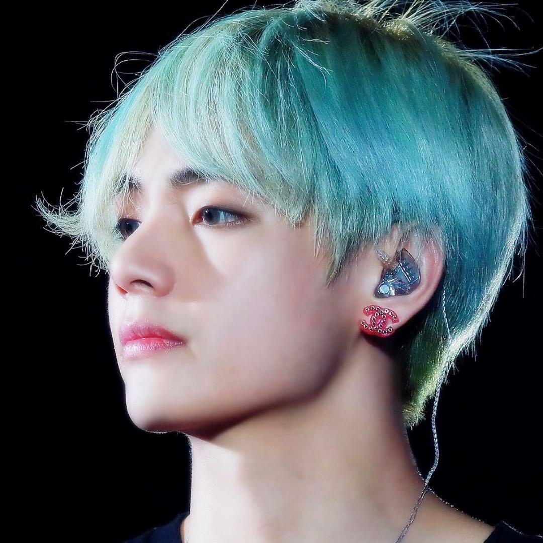 CHANEL クリア ピンク ストーン ピアス BTS テヒョン テテ 着用