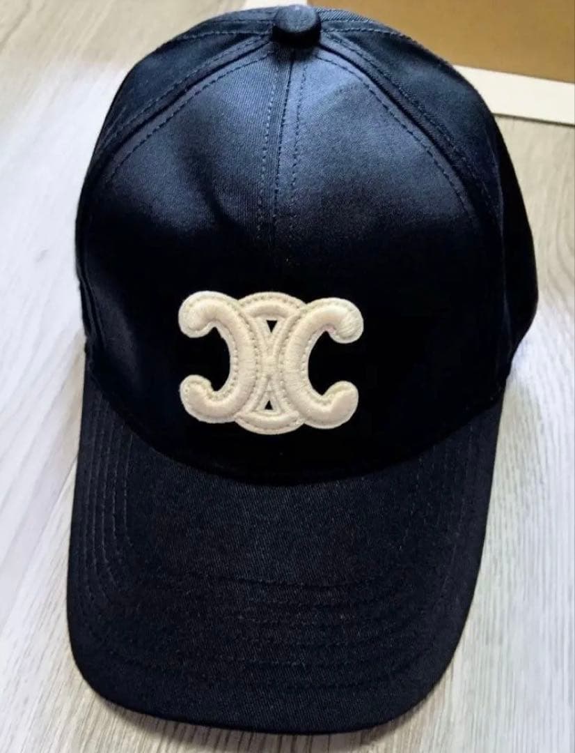 CELINE黒ベースボールキャップM
