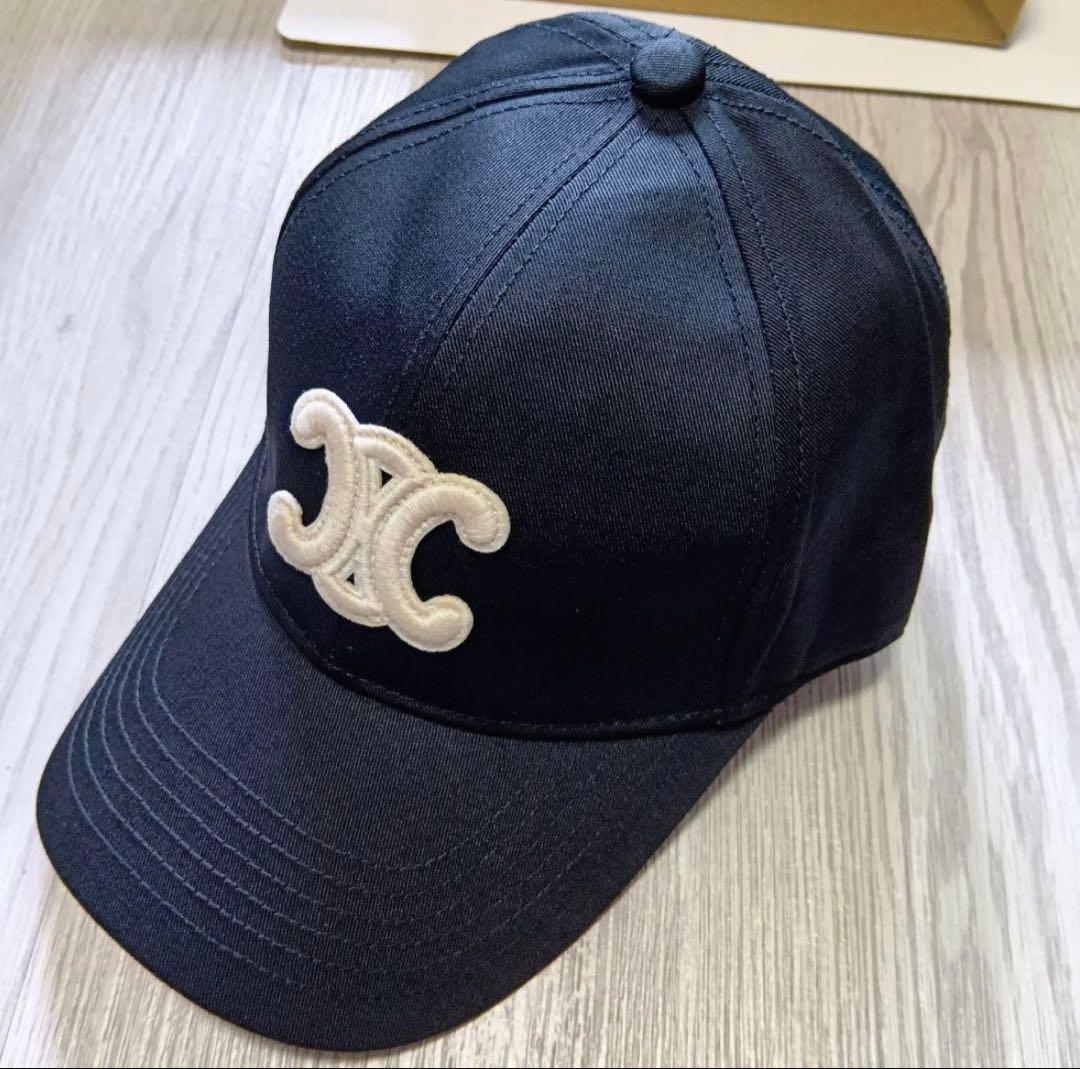 CELINE黒ベースボールキャップM