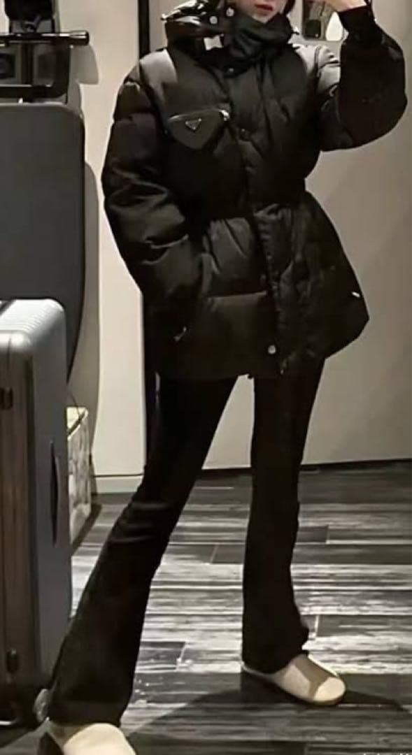 正規品 23AW PRADA ポーチ Re-Nylon ダウンジャケット 36