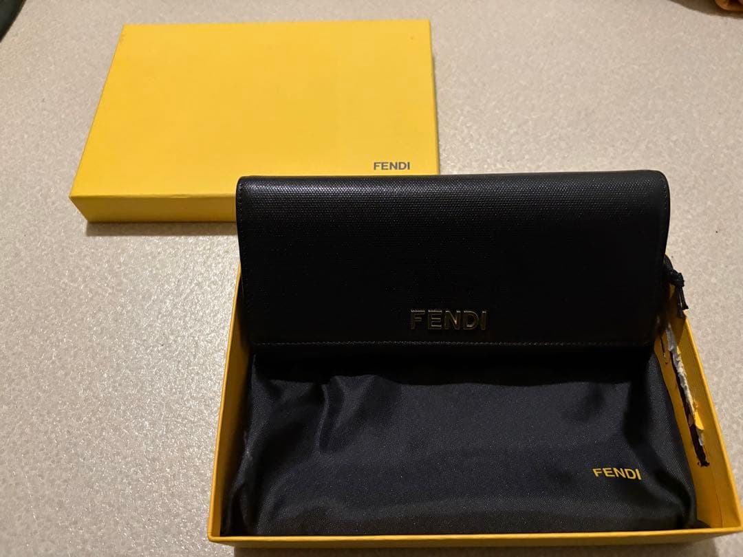 FENDI ブラック 長財布 箱付き