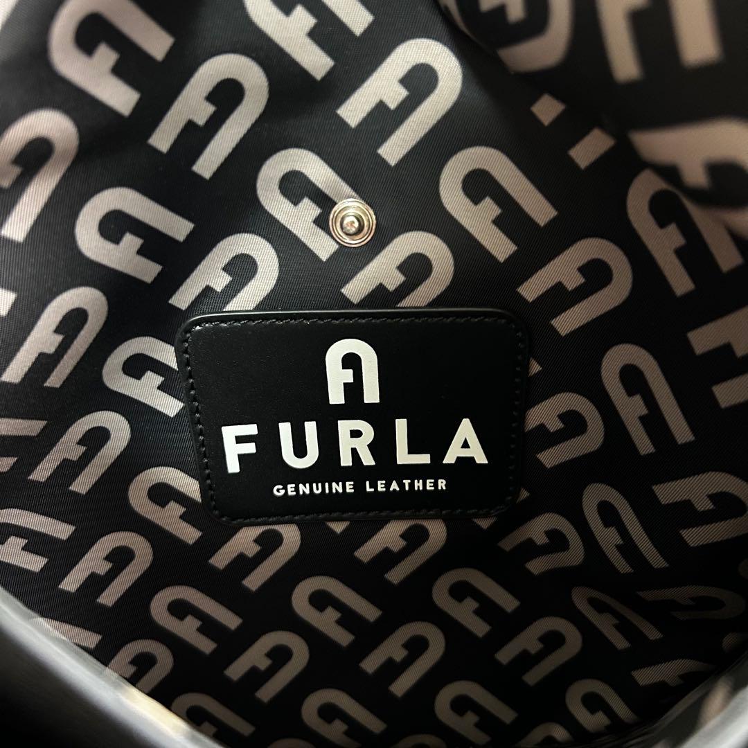 極美品　FURLA リバーシブル仕様　A4収納可　シボ革　トートバッグ　黒
