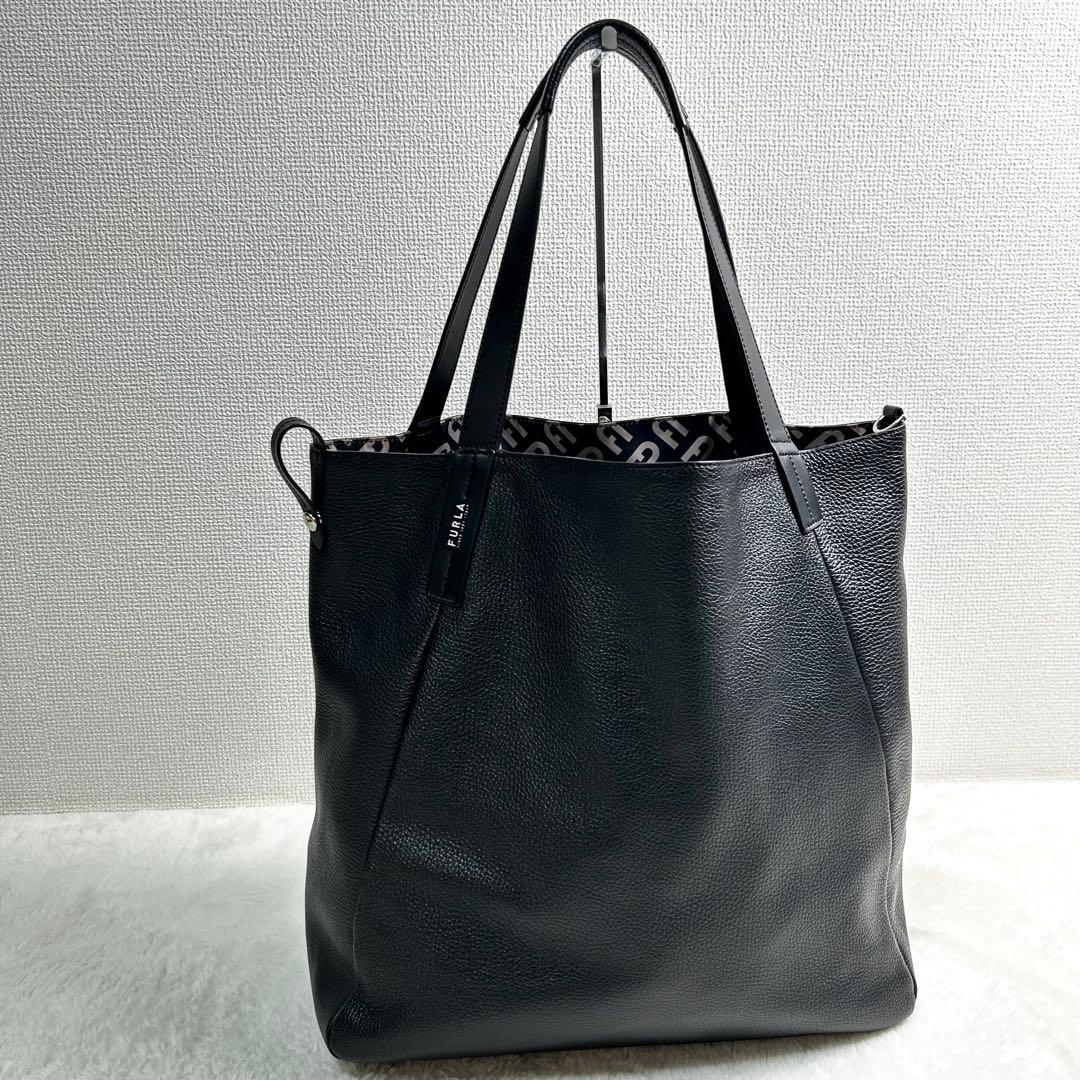 極美品　FURLA リバーシブル仕様　A4収納可　シボ革　トートバッグ　黒