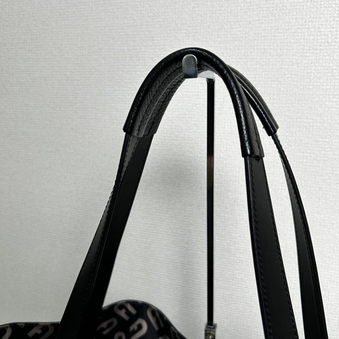 極美品　FURLA リバーシブル仕様　A4収納可　シボ革　トートバッグ　黒